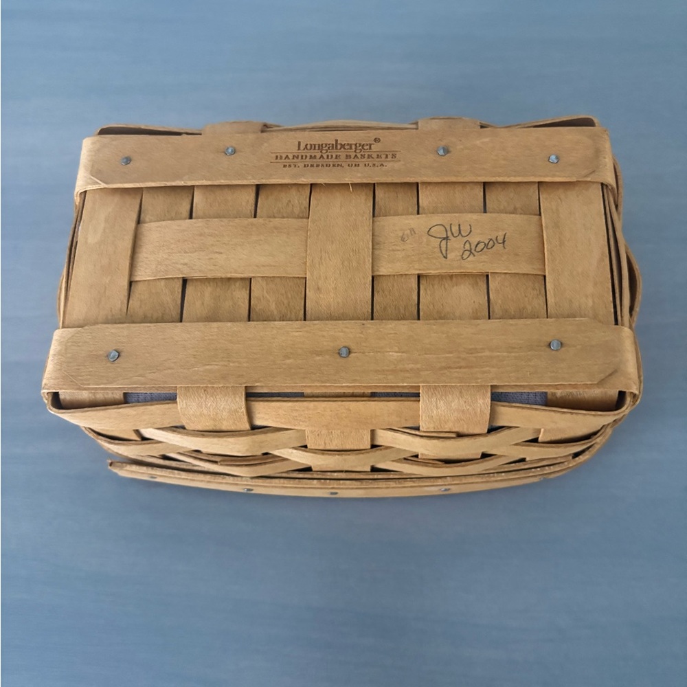 Longaberger 2004 Small Basket With Lining And Plastic Insert 7.5 X 5 X 2.5 Inch - Picture 10 of 12